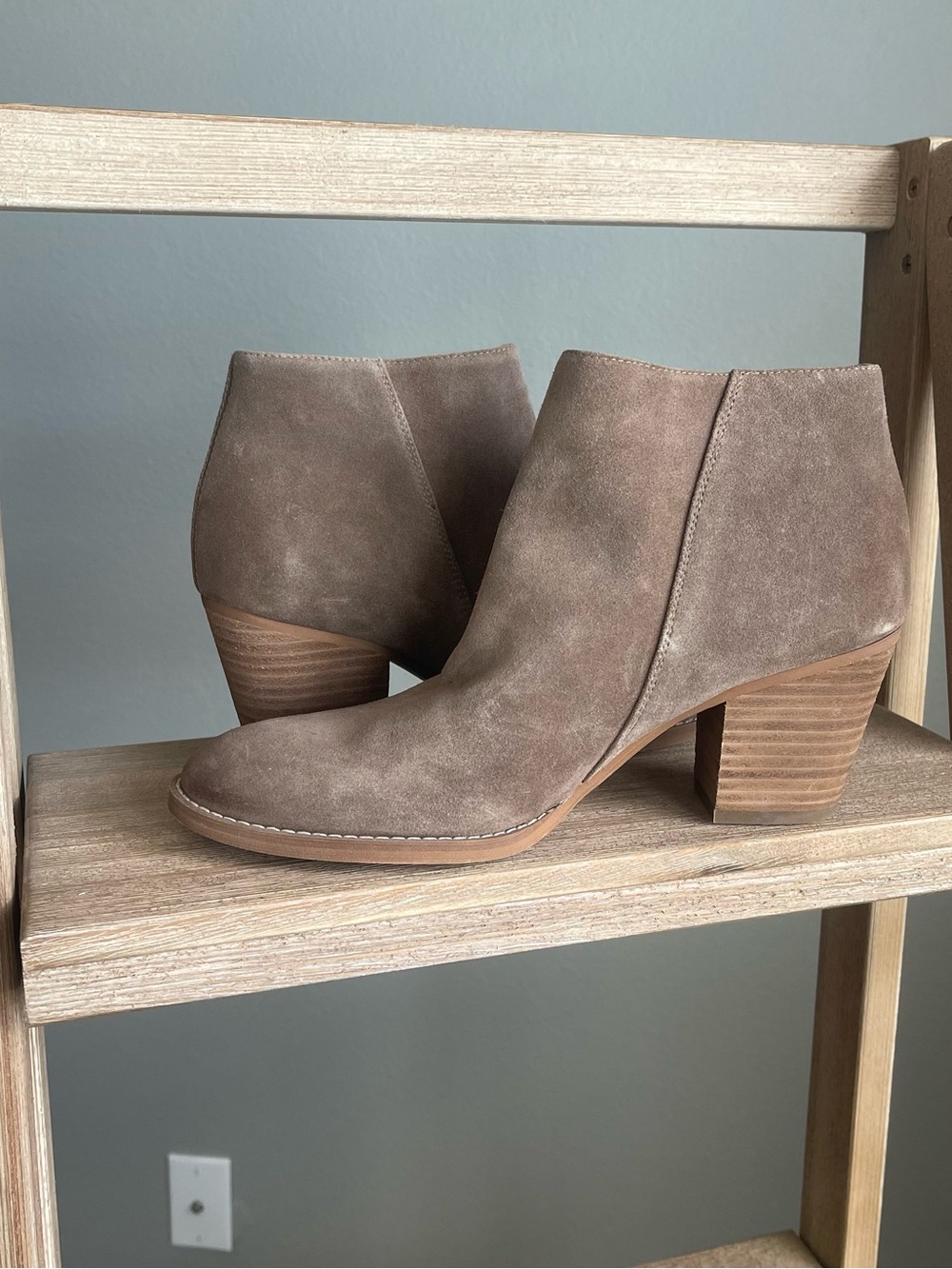 Sam Edelman Suede Ankle Booties Zip Block Heels Women’s 9 Gray Taupe Neutral Min